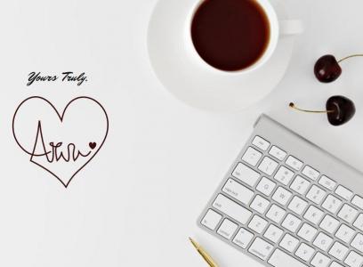 SVG自画心形签名和键盘与咖啡图像